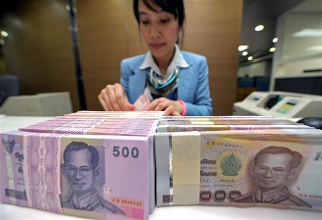 Đồng baht của Thái Lan giảm giá xuống mức thấp nhất trong 26 năm | Tài  chính | Vietnam+ (VietnamPlus)