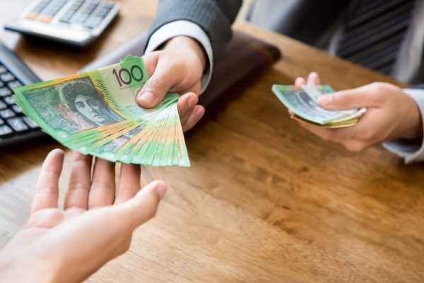 Đổi đô la Úc sang tiền Việt ở đâu?